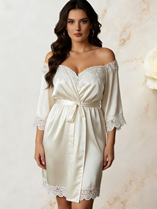Robe de chambre en satin ivoire de luxe avec dentelle délicate - Tenue de détente à épaules dénudées pour des soirées relaxantes - Product Image 1