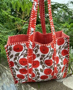 Sac fourre-tout matelassé en coton, imprimé à la main, avec coutures de qualité supérieure, pour voyage et shopping - Product Image 3