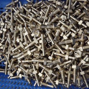 อุปกรณ์ข้อต่อท่อสแตนเลส M10x1 วัสดุ 304 สำหรับชิ้นส่วนหุ่นยนต์ งานกลึงตามสั่ง - Product Image 5