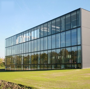 Muro Cortina de Vidrio con Marco Expuesto de Alta Intensidad Personalizado para Edificios Comerciales de Oficinas con Interlámina Reflectante Low-E - Product Image 1