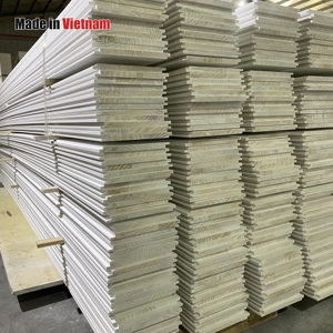 Molduras de madera de pino blanco imprimado FJ Radiata Pine Shiplap Nickel Gap - Product Image 1