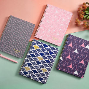 <span class=keywords><strong>Agenda</strong></span> Diaria y Semanal <span class=keywords><strong>2022</strong></span> <span class=keywords><strong>2023</strong></span> con Espiral Wire-O, 365 Días, con 12 Pestañas Mensuales y <span class=keywords><strong>Bolsillo</strong></span> Trasero Grande - Product Image 2