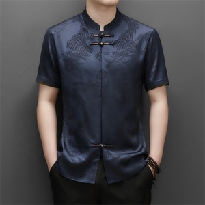<span class=keywords><strong>เสื้อ</strong></span>เชิ้ตแขนสั้นทรงหลวมสไตล์<span class=keywords><strong>จีน</strong></span>โบราณ ปี 2026 สำหรับผู้ชาย ผ้าไหมหม่อน แบบตังจูน ติดกระดุม - Product Image 1