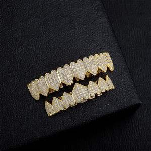 Bijoux personnalisables VVS Moissanite <span class=keywords><strong>Grillz</strong></span> Bijoux Hip Hop Bling <span class=keywords><strong>Grillz</strong></span> <span class=keywords><strong>Dent</strong></span> 14K Plaqué or Zircon glacé Dents de cœur en diamant <span class=keywords><strong>Grillz</strong></span> - Product Image 5