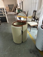 Ensemble de meubles de coiffeuse vert Dilly Dally de style Mid-Century Modern avec chaise de maquillage en cuir, table de toilette, miroir lumineux et tabouret pour chambre d'hôtel