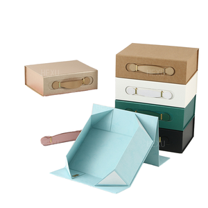Boîte cadeau rigide magnétique portable noire, blanche et rose avec logo personnalisé pour vêtements, chaussures, cosmétiques - Product Image 1