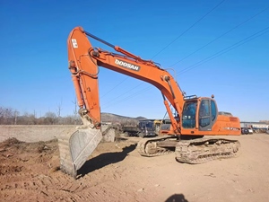 Excavatrice sur chenilles d'occasion stable Doosan DX300 DX300LC-9C DX300LCA modèle 2022, 30 tonnes, capacité de la benne de 1,5 m, moteur diesel - Product Image 3