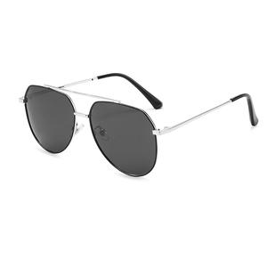 Lunettes de soleil polarisées classiques pour hommes, monture noire, verres TAC UV400, protection pour la conduite en extérieur YC5013 C4 - Product Image 3
