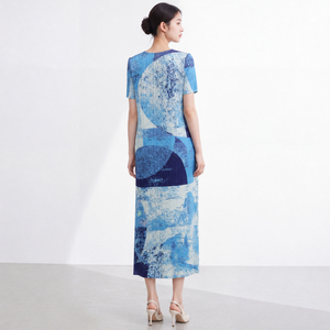 Vestido midi de cuello redondo con estilo colorido para mujer, con cintura elástica fruncida, manga corta, tejido de poliéster, informal, para todas las estaciones. - Product Image 5
