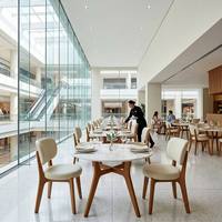 Muebles de Restaurante Comerciales Modernos y Personalizados, Juego de Mesa y Sillas de Madera Maciza de Fresno para Hoteles, Cafeterías y Bares, Soluciones para Cafés