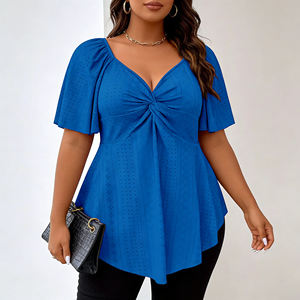 Haut Peplum Décontracté Bleu Royal à Col en V avec Torsion sur le Devant, Manches à Volants et Broderie Anglaise pour Femmes Courbes – Collection Été 2026 - Product Image 2