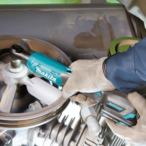 Clé à <span class=keywords><strong>cliquet</strong></span> sans fil <span class=keywords><strong>Makita</strong></span> WR100D 12V Max CXT, 47,5 Nm, entraînement 3/8" 1/4", lumière LED, XPT, outil électrique compact pour réparation automobile - Product Image 5