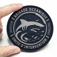 Maßgefertigte Umweltfreundliche Weiche Silikon-Logo-PVC-Aufnäher Waschbare Klettverschluss-Bekleidungsaufnäher 3D Gummi-Abzeichen PVC-Patches