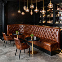 Holz-Halbkreis-Sitzgruppe für Café und Restaurant: Stuhl- und Tisch-Set mit Sitzbank und Sofa