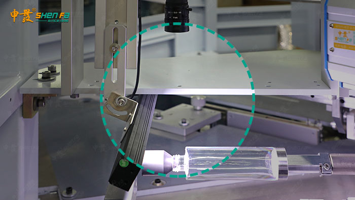 Imagem da elevada precisão que posiciona a máquina de impressão automática completa da tela de seda de 3 cores para garrafas