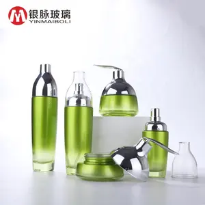 Benutzerdefinierte Spritzen Grün Glas Lotion Flaschen Glas Creme Kosmetische Gläser verpackung Container Set