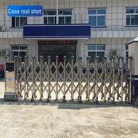 Otomatik paslanmaz çelik geri çekilebilir akordeon kapısı QG-J1708 alışveriş merkezi uygulaması için geri çekilebilir araba girişi