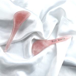 प्राकृतिक चीन पारंपरिक चेहरे गुआ शा उपकरण चम्मच के आकार गुलाब क्वार्ट्ज स्पा एक्यूपंक्चर Scraping मालिश स्वास्थ्य देखभाल के लिए हीलिंग - Product Image 3