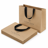 Sac de shopping rigide en kraft personnalisé, écologique et recyclable, avec revêtement offset, idéal pour les vêtements haut de gamme, les bijoux et les cadeaux