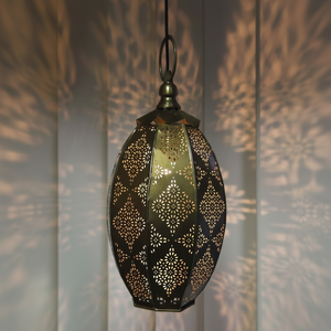 Estas son tres lámparas marroquíes de metal perforado de cobre antiguo de forma única, disponibles a precios al por mayor. - Product Image 1