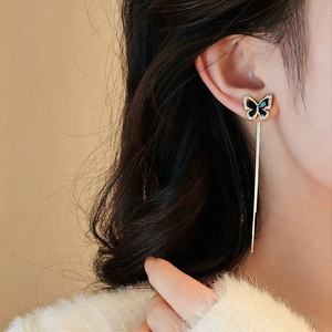 ต่างหูแบบห้อยประดับพู่ยาวรูปผีเสื้อสีดำสไตล์เกาหลี ประดับเพชร ดีไซน์สวยเก๋ทันสมัย ชุบทอง สำหรับผู้หญิง ทำจากโลหะผสมสังกะสี - Product Image 4