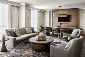 CREATION Meubles de chambre d'hôtel Marriott 5 étoiles Ensemble de lit double en placage de noyer Têtes de lit en cuir vintage avec lampes en bronze antique - Product Image 3