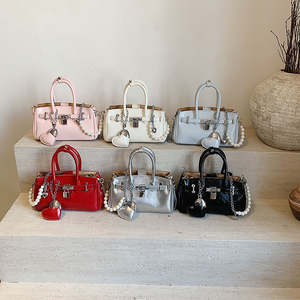 Nouveau sac à bandoulière pour femme avec fermeture éclair et doublure en polyester, sac à main de style tendance - Product Image 1