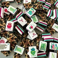 (En stock, livraison directe) Version américaine, tuiles de mahjong en acrylique rose rouge gravées au laser UV, pour l'échecs, version européenne et américaine