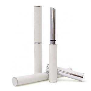 Sérum pour les lèvres repulpant, baume à lèvres en tube, contenants de rouge à lèvres personnalisés, tube de rouge à lèvres fin et luxueux en or - Product Image 4