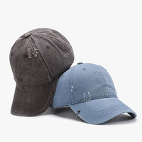 Casquette de baseball décontractée en coton délavé effet vieilli avec breloque métallique sur la visière, ajustable