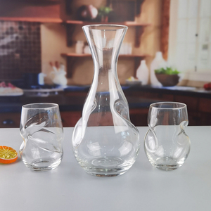 Ensemble de carafe à <span class=keywords><strong>vin</strong></span> en verre de cristal transparent fabriqué à la main Carafe à <span class=keywords><strong>vin</strong></span> en verre de cristal torsadé unique - Product Image 3