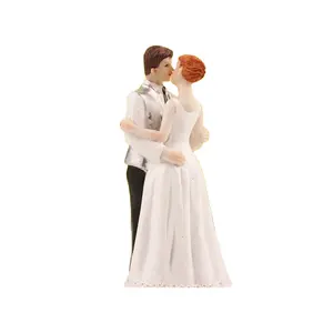 Großhandel westlichen Stil bevorzugt Harz Paar Figuren besten Hochzeits geschenke Souvenirs