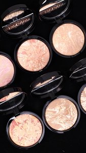 Vente en gros d'huile minérale longue durée Contrôle de marque privée Réglage de maquillage Poudre libre Monochrome Liquide surligneur de poitrine de porc - Product Image 2