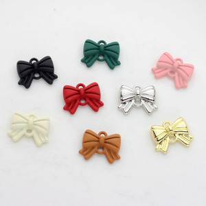 Vente chaude en alliage de zinc Bowknot Pendentifs 8 Couleurs Flatback Bow Dangle Charms pour la fabrication de bijoux à bricoler soi-même <span class=keywords><strong>Scrapbooking</strong></span> Artisanat - Product Image 1