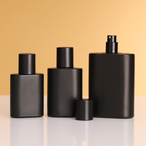 زجاجات عطر زجاجية سوداء غير لامعة قابلة لإعادة التعبئة بسعة <span class=keywords><strong>1</strong></span> أونصة (30 مل) على شكل مربع مع غطاء خشبي ومضخة رش قابلة للطباعة بالشاشة الحريرية - Product Image 3