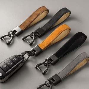 Porte-clés décapsuleur EDC vintage en cuir, multifonction de luxe en aluminium, mousqueton intelligent, collection 2026 pour l'extérieur - Product Image 5