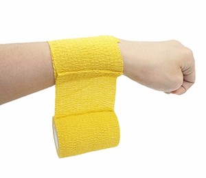 Venta al por mayor de alta calidad no tejida elástica auto-adhesivo vendaje de gasa doble cara adhesiva deporte atléticos cinta - Product Image 4