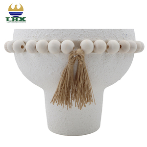 <span class=keywords><strong>Vase</strong></span> en céramique texturé blanc nordique avec pompon en perles de bois, pot de fleurs décoratif bohème en gros pour le salon, table, maison - Product Image 4