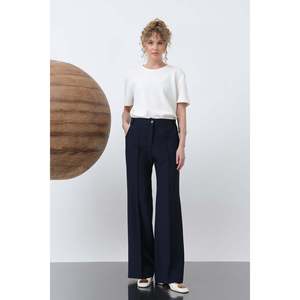 Pantalon décontracté côtelé pour femme Puane - Élégant pantalon bleu marine pour tous les jours - Product Image 1