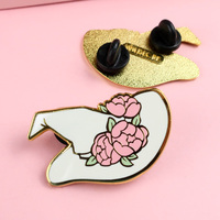 Broche créative personnalisée en forme de chapeau pour la décoration de sacs, badge métallique personnalisé