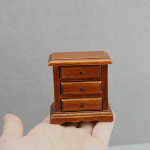 Casa de muñecas en miniatura 1:12, muebles pequeños para casa en miniatura, micro escena, mesita de noche de <span class=keywords><strong>5.4</strong></span> * 3.2 * 5.6cm, gabinete lateral de almacenamiento color <span class=keywords><strong>castaño</strong></span> - Product Image 5