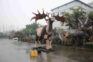 Nouvel arrivage Zigong modèle de parc d'attractions décorations de Noël cerf animatronique cerf robotique en fibre de verre grandeur nature pour Noël - Product Image 3