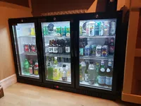 Réfrigérateur à boissons commercial à double porte vitrée, refroidissement par air, dégivrage automatique, avec étagères réglables pour utilisation au bar arrière