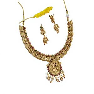 Ensemble collier et boucles d'oreilles en moissanite plaqué or de qualité supérieure pour femmes, idéal pour les fiançailles, les anniversaires et les mariages - Product Image 2
