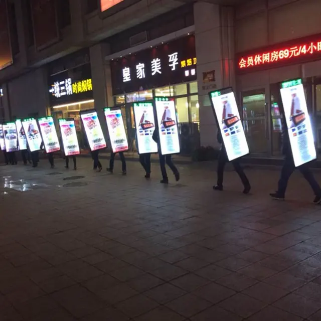 Nouveau matériel publicitaire d'occasion pour l'extérieur Boîte à lumière LED pour sac à dos Panneau d'affichage numérique pour la marche