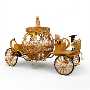 Chariot électrique orné doré en forme de citrouille avec intérieur rose pour les visites touristiques des châteaux et parcs - Product Image 1