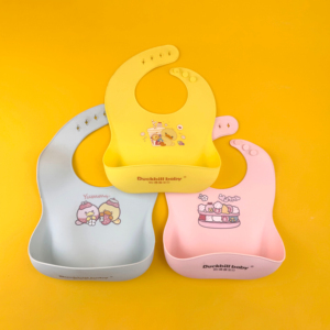 Baberos de Silicona con Logotipo Personalizado, Lindos Estampados, Cierre de Botón, Accesorios de Alimentación Lavables para Niños Pequeños - Product Image 3