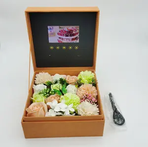 포장 인쇄 제조 업체 사용자 정의 4.3 인치 LCD 스킨 케어 브로셔 꽃 선물 상자 스크린