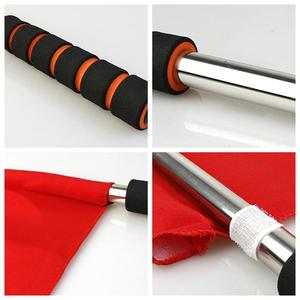 Warna kuning murni merah biru hijau putih perintah sinyal wasit dan bendera penjaga untuk acara luar ruangan lalu lintas bendera mulai patroli - Product Image 2