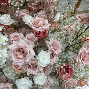 Guirnalda de Flores LEDA Personalizada con Rosas Rosadas y Paniculata, Decoración Artesanal para Bodas, Eventos y Fiestas de San Valentín - Product Image 3